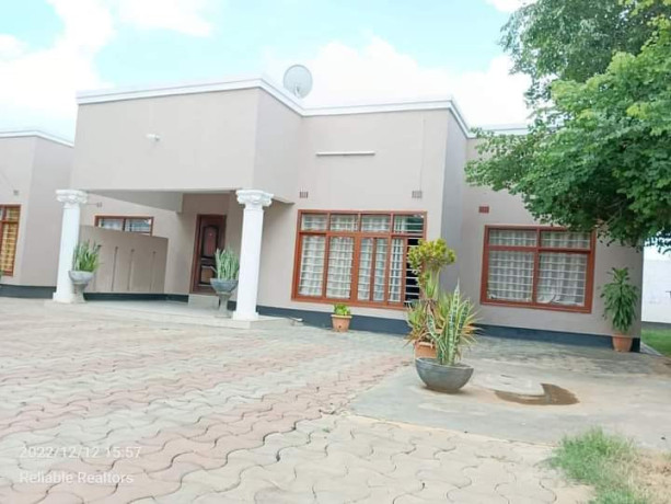 2-bedroom-flat-for-rent-in-chalala-big-5