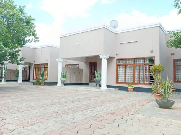 2-bedroom-flat-for-rent-in-chalala-big-9