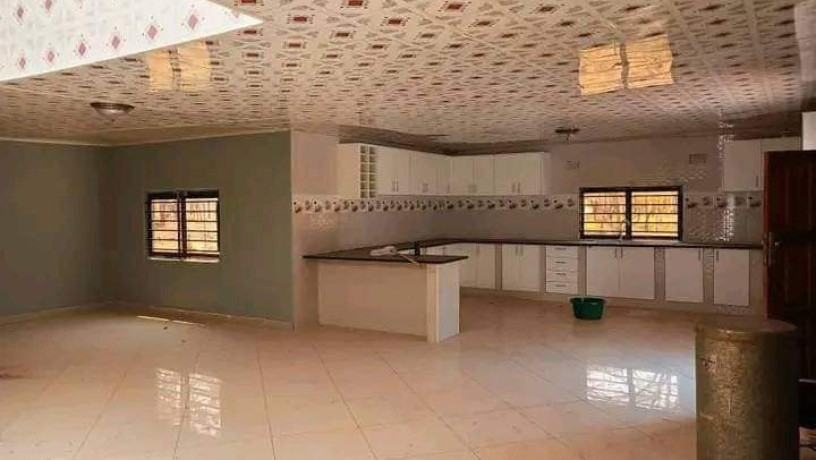 4-bedroom-flat-for-rent-in-new-kasama-big-7