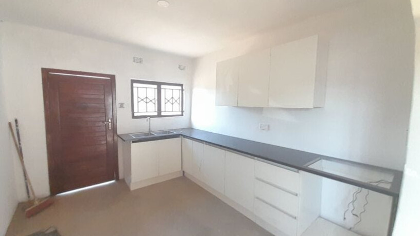 2-bedroom-house-for-sale-in-meanwood-big-5