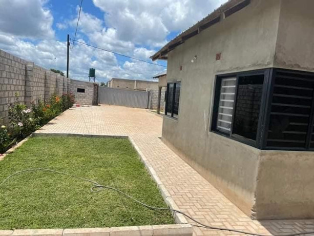 4-bedroom-house-for-sale-in-waterfalls-big-3