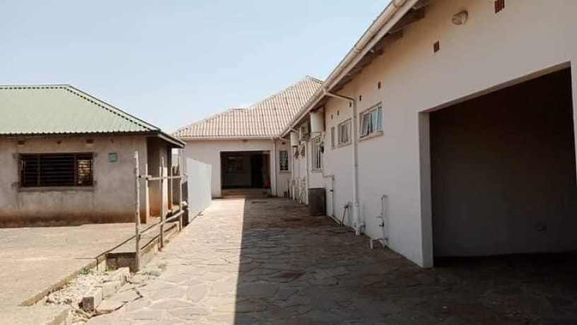 8-bedroom-house-for-sale-in-chalala-big-0