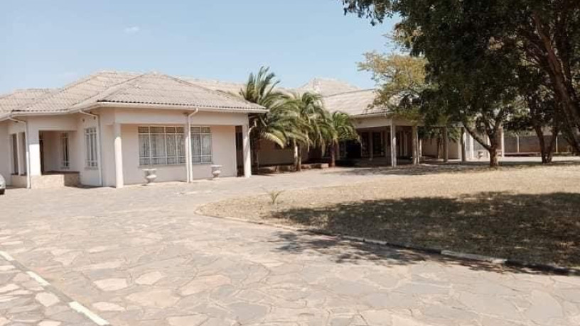 8-bedroom-house-for-sale-in-chalala-big-1