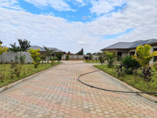 complex-of-9-free-standing-bungalows-in-makeni
