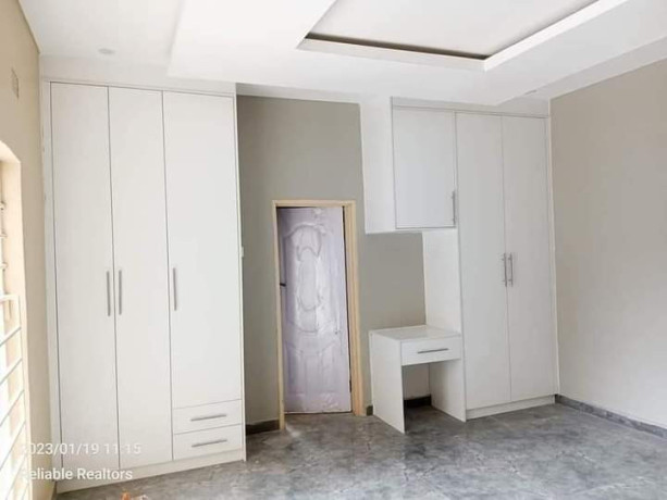 newly-built-3-bedroom-flat-for-rent-in-chalala-big-9