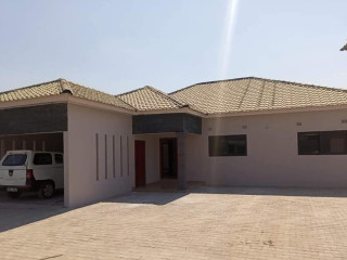 3 Bedroom House For Sale In Meanwood Kwamwena