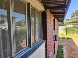 3 Bedroom Flat For Rent in Rhodes Park