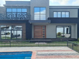 4 Bedroom House For Sale in Waterfalls