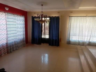 3 Bedroom Flat For Rent in Libala South