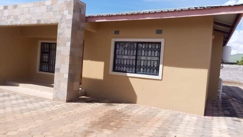 3-bedroom-flat-for-rent-in-chalala-big-5