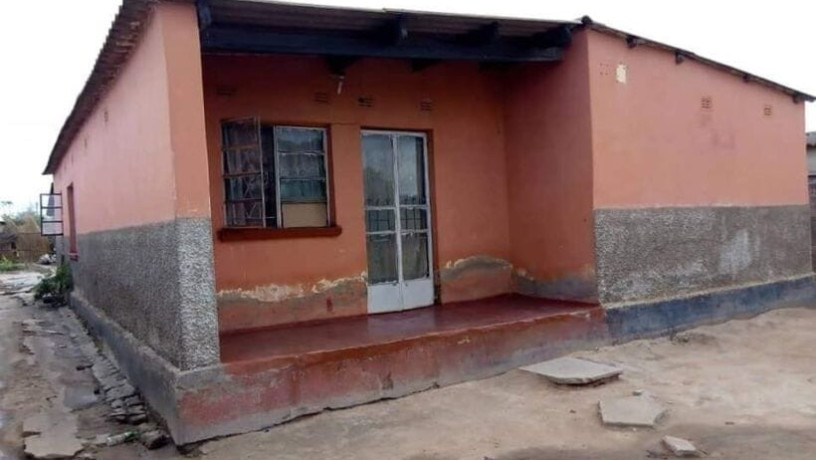 4-bedroom-house-for-sale-in-choma-big-0