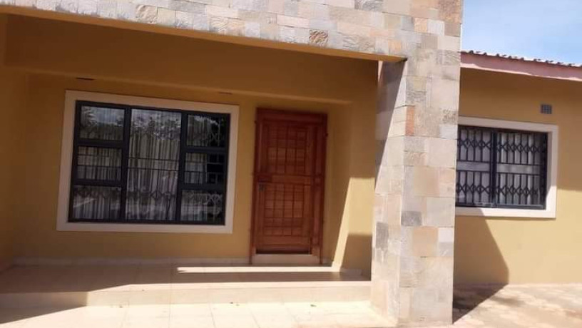 3-bedroom-flat-for-rent-in-chalala-big-1