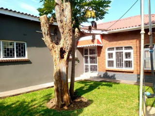 4-bedroom-family-house-and-1-bedroom-cottage-for-rent-in-makeni-bonaventure