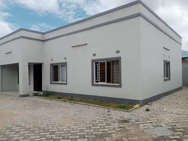3-bedroom-flat-for-rent-in-lilayi-big-4