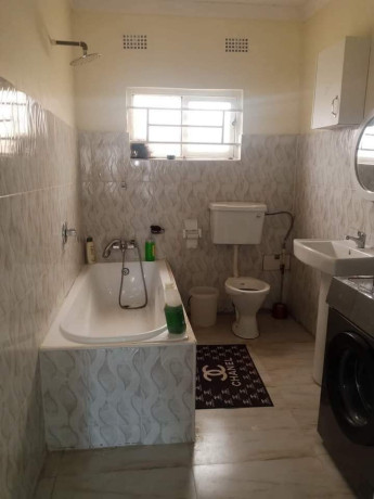 3-bedroom-flat-for-rent-in-lilayi-big-5