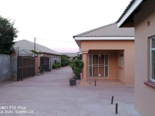 3 Bedroom Flat For Rent in Chalala