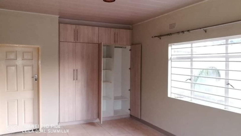 3-bedroom-flat-for-rent-in-chalala-big-4