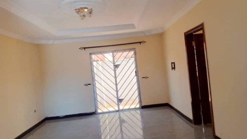 2-bedroom-flat-for-rent-in-chalala-big-5