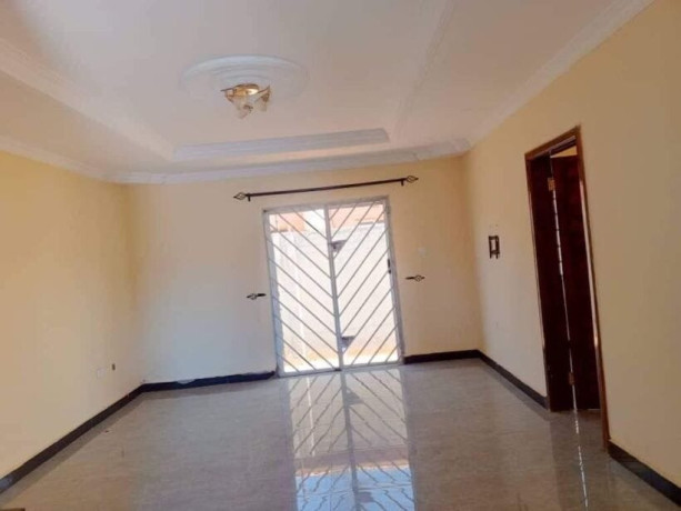 2-bedroom-flat-for-rent-in-chalala-big-6