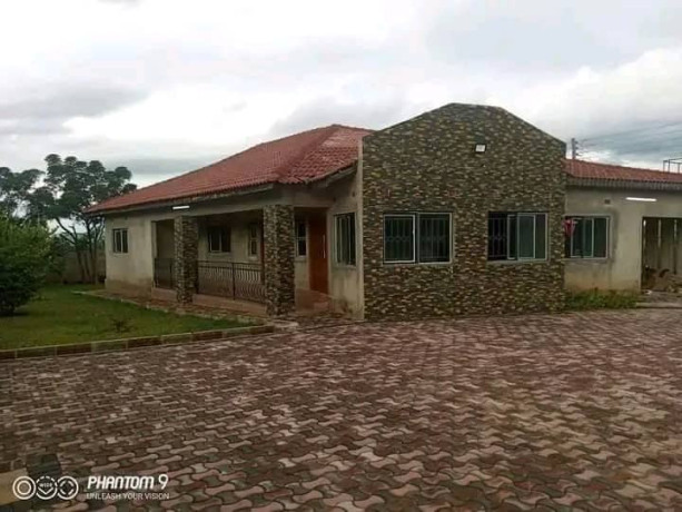 recently-built-3-bedroom-house-with-exciting-features-big-5