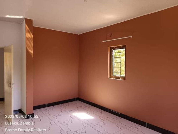 2-bedroom-flat-for-rent-in-chalala-big-3
