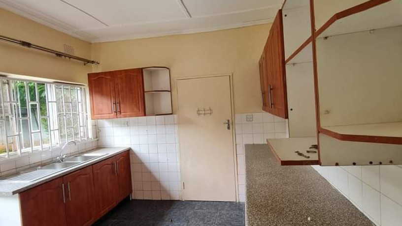 3-bedroom-flat-for-rent-in-kabulonga-big-5