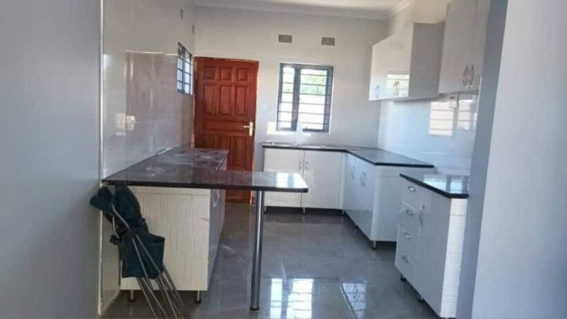 3-bedroom-flat-for-rent-in-chalala-big-9