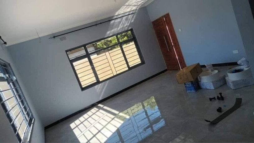 3-bedroom-flat-for-rent-in-chalala-big-6