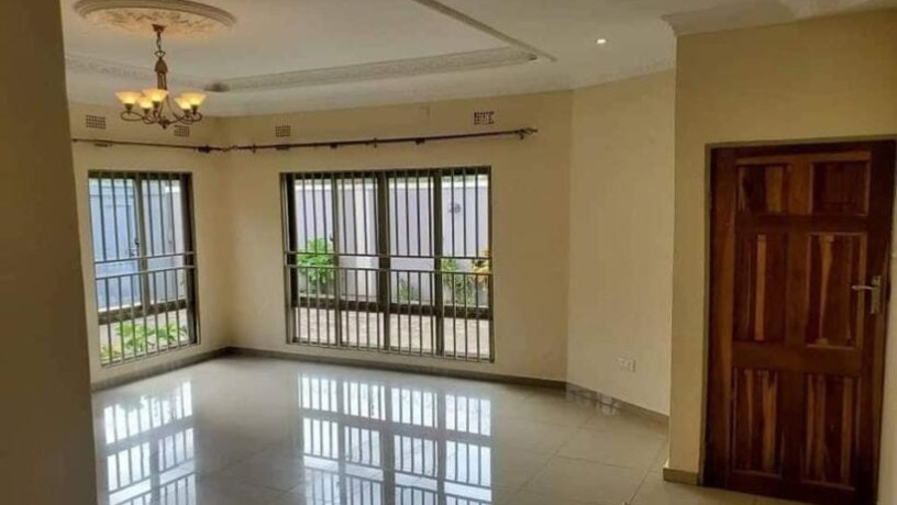 2-bedroom-flat-for-rent-in-chalala-big-8