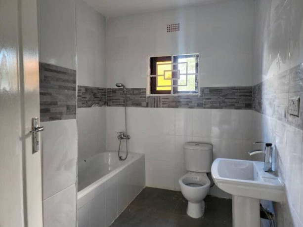 3-bedroom-flat-for-rent-in-meanwood-ibex-big-1