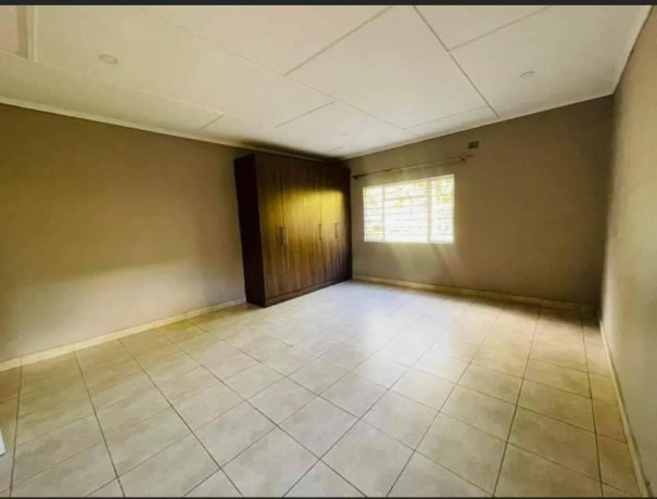 3-bedroom-stand-alone-house-for-rent-in-roma-big-4