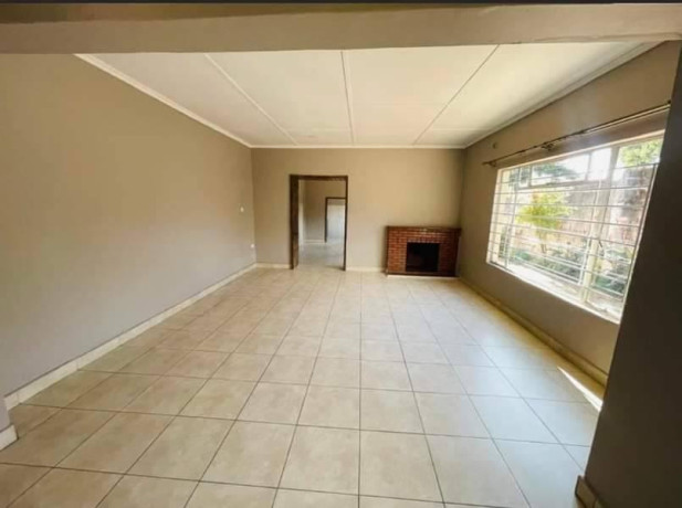 3-bedroom-stand-alone-house-for-rent-in-roma-big-0
