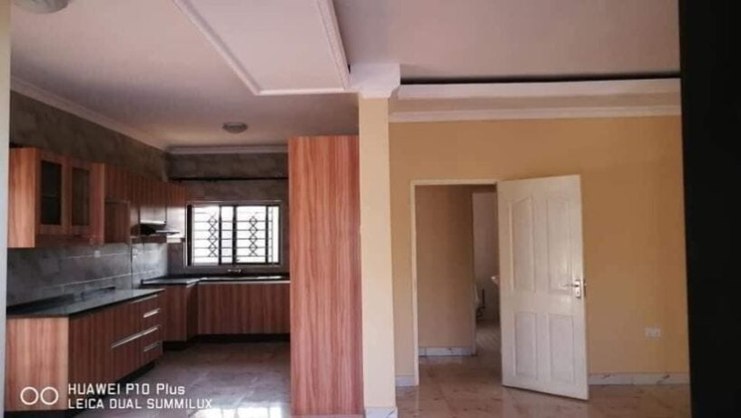 2-bedroom-flat-for-rent-in-chalala-big-4