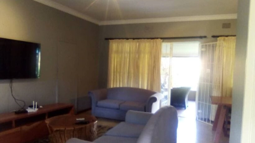 3-bedroom-flat-for-rent-in-kabulonga-big-5