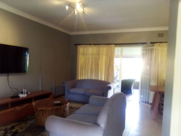 3-bedroom-flat-for-rent-in-kabulonga-big-5