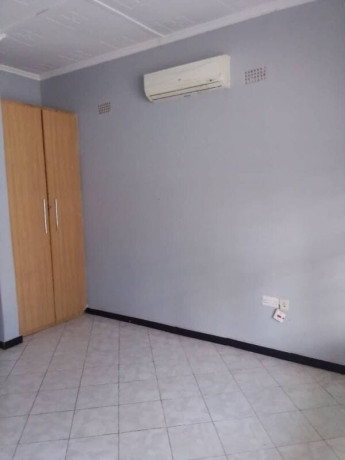2-bedroom-flat-for-rent-in-olympia-big-4