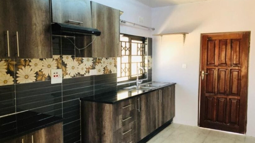 2-bedroom-flat-for-rent-in-meanwood-ndeke-big-1