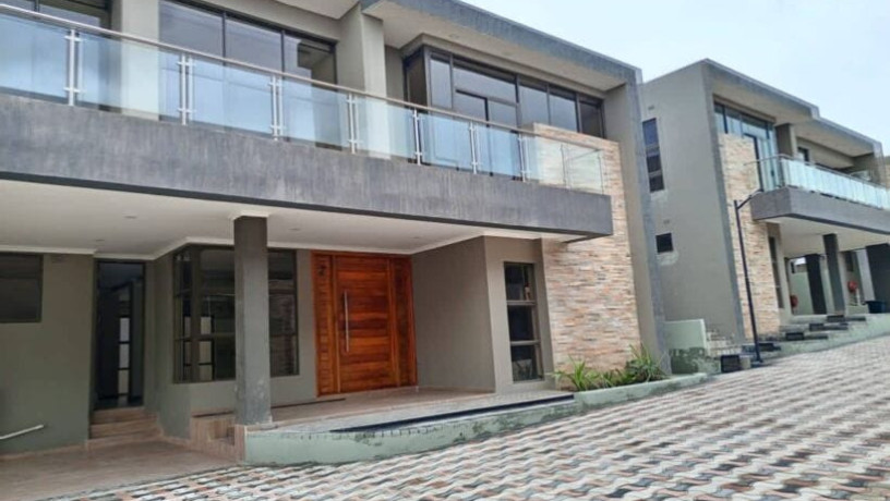 spacious-5-bedroom-flat-on-zambezi-road-big-0