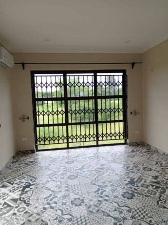 spacious-5-bedroom-flat-on-zambezi-road-big-3