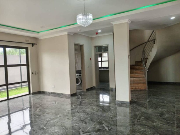 spacious-5-bedroom-flat-on-zambezi-road-big-9