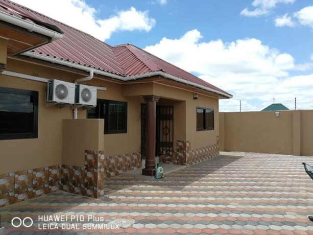 2-bedroom-flat-for-rent-in-chalala-big-3