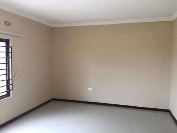 3-bedroom-flat-for-rent-in-chalala-big-5
