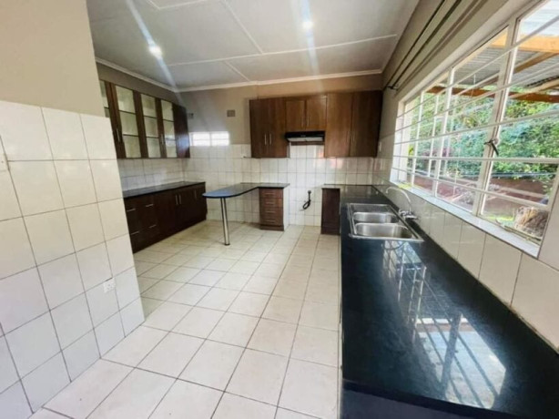 3-bedroom-house-for-rent-in-roma-big-3