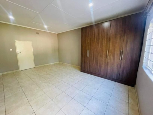 3-bedroom-house-for-rent-in-roma-big-9