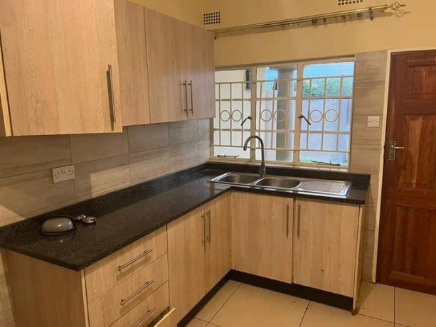 3-bedroom-flat-for-rent-in-ibex-hill-big-5
