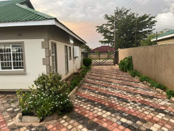 3-bedroom-flat-for-rent-in-ibex-hill-big-7