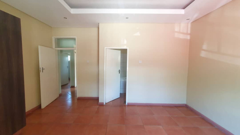 2-bedroom-house-for-rent-in-roma-big-7