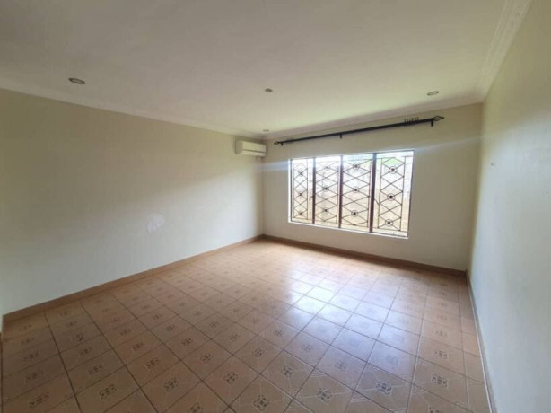 2-bedroom-house-for-rent-in-roma-big-3