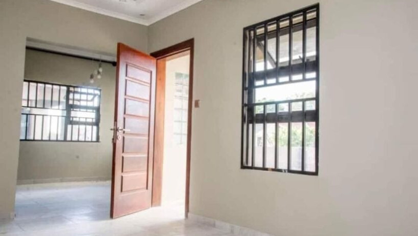 3-bedroom-flat-for-rent-in-chalala-big-6