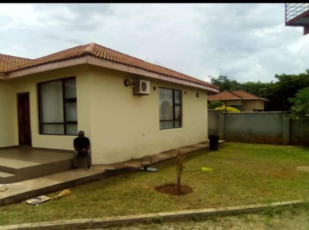 2-bedroom-standalone-house-for-rent-in-roma-park-big-2